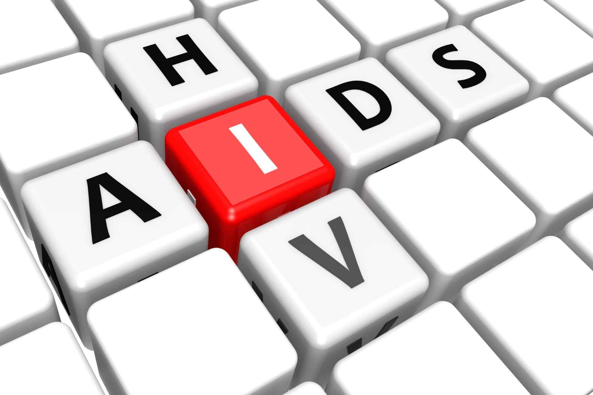 how does HIV affect/weaken your immune system
