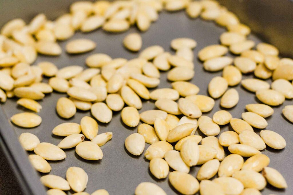 Blanched almonds dispersed  for drying