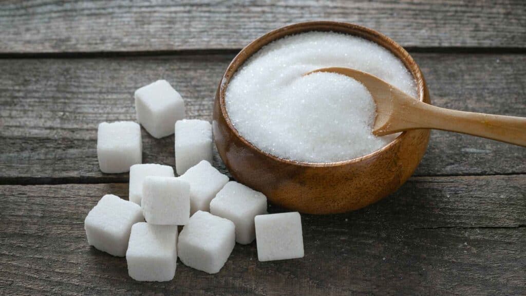 sugar in a bowl with sugar cubes