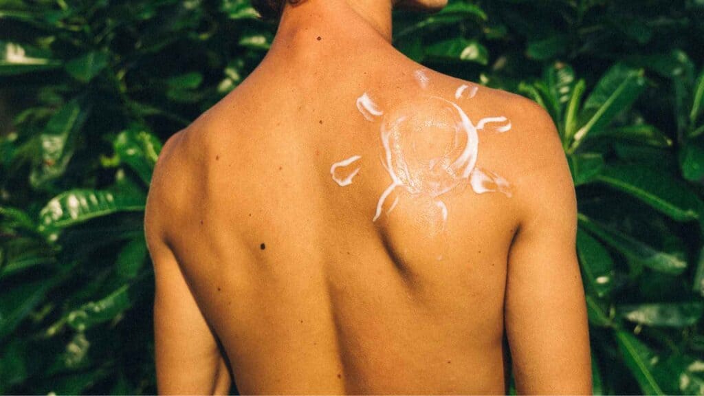 A boy with sun skecth on back by sunscreen